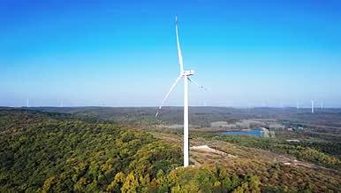4K航拍风力发电新能源风能机清洁能源视频的预览图